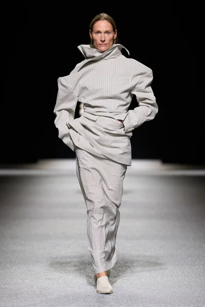 Look 12